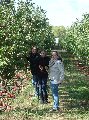 085girlswcelinaappleorchard