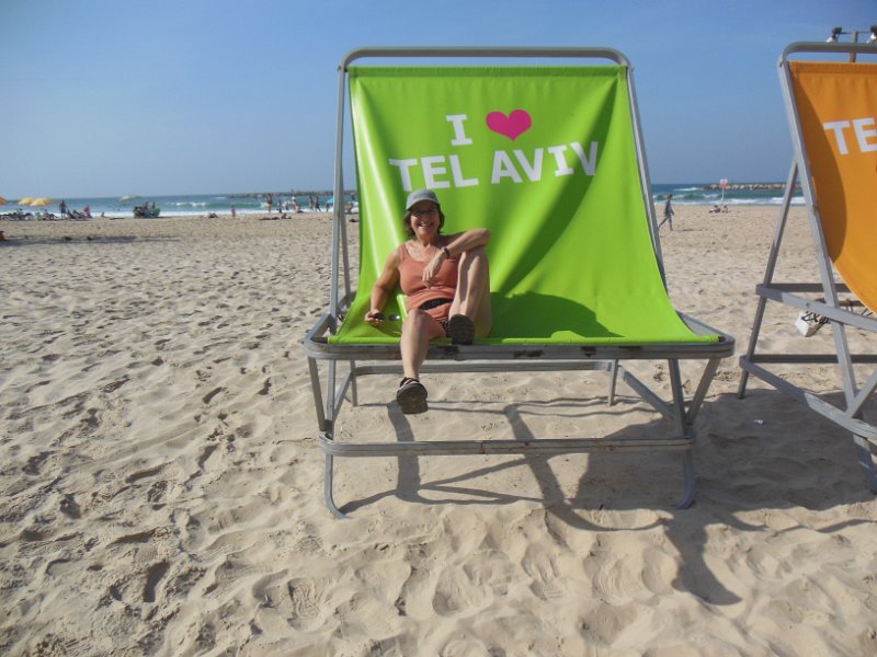 a00003telavivbigchairjudy